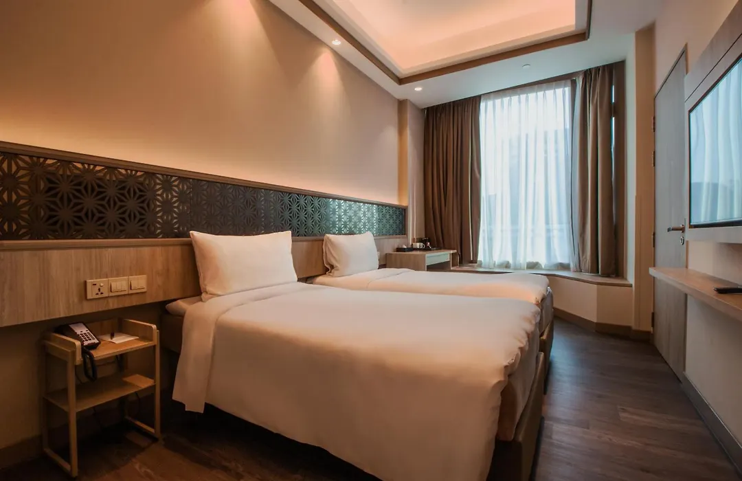 Aqueen Prestige Hotel Jalan Besar-1